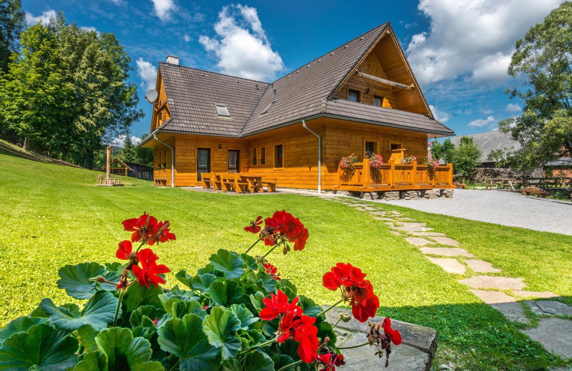 Дерев'яний котедж Skerda -